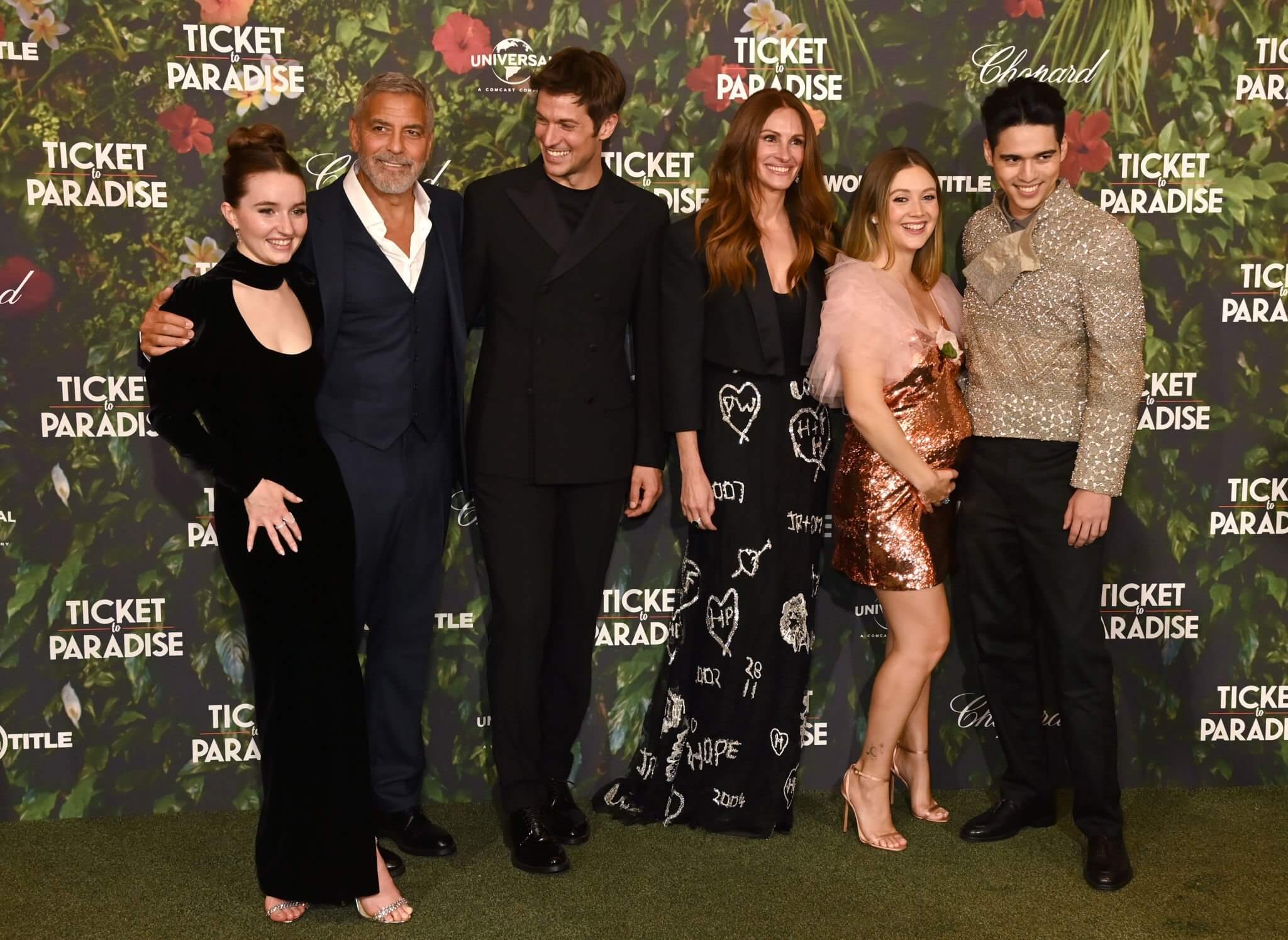  (L to R) Kaitlyn Dever, George Clooney, Lucas Bravo, Julia Roberts, Billie Lourd and Maxime Bouttier attend the World Premiere of "Ticket To Paradise" at Odeon Luxe Leicester Square on September 7, 2022 in London, England.