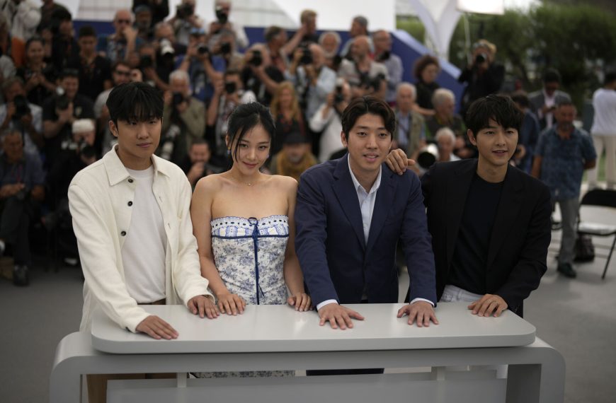 Hong Xa Bin, from left, Kim Hyoung Seo, director Kim Chang Hoon and Song Joong Ki